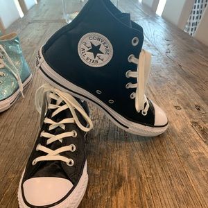 Black velvet converse sz 8